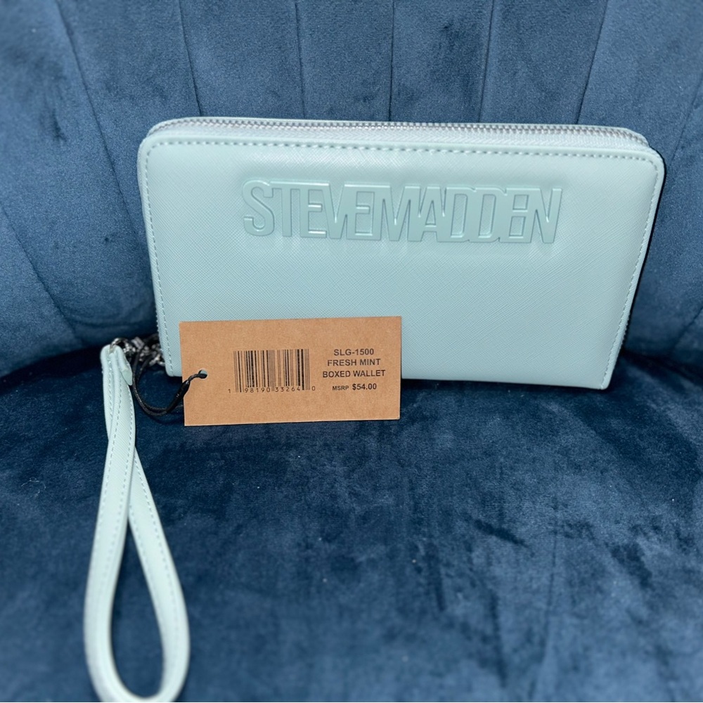 Steve Madden wristlet